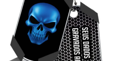 Dog Tag Caveira Justiça Platinado da DogTagClan com gravação personalizada em aço inox
