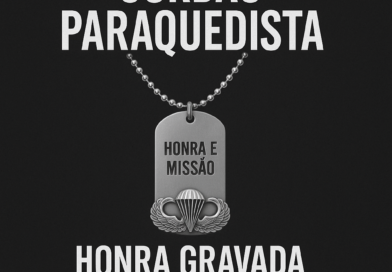 Cordão paraquedista com dog tag personalizada – honra gravada no peito