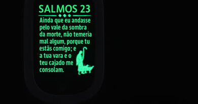 Dog tag Salmos 23 com brilho no escuro – placa religiosa personalizada que ilumina no escuro com corrente