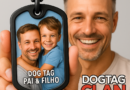Pai sorrindo segura Dog Tag com foto dele e do filho – DogTagClan