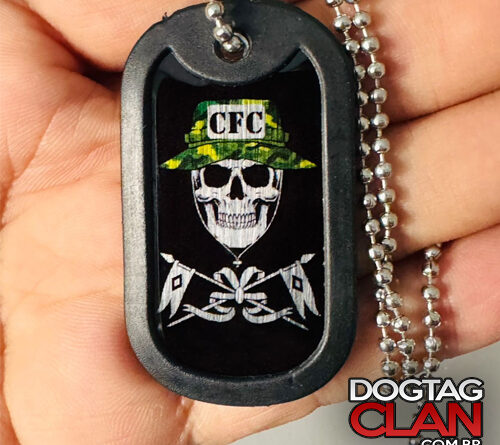 Dog tag personalizada para CFC em aço inox com nome, turma e logo do centro de formação de condutores, lembrança oficial de conclusão do curso em 2026