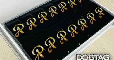 Dominó personalizado profissional com logo gravado – DogTagClan