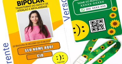 Crachá Transtorno Bipolar personalizado com QR Code – Nome, CID e contato de emergência gravados em aço inox. DogTagClan entrega em todo o Brasil.