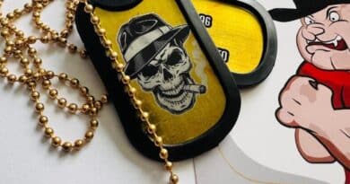 Dog Tag Dourada Personalizada com Corrente Dourada – Gravação em Aço Inox pela DogTagClan