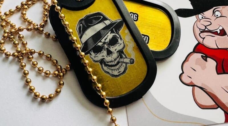 Dog Tag Dourada Personalizada com Corrente Dourada – Gravação em Aço Inox pela DogTagClan