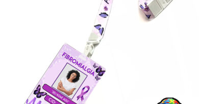 Crachá de Fibromialgia Personalizado com QR Code e Cordão Roxo – Identificação Médica da Crachá IdentificaME