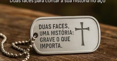 Dog tag personalizada com gravação frente e verso em aço inox, com correntes e silenciador, modelo da DogTagClan.