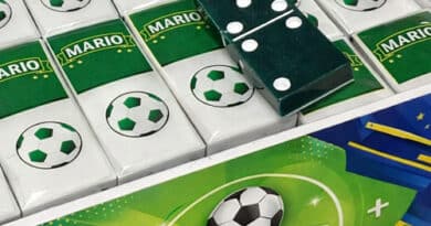 Dominó personalizado tema futebol com cores do time e nome gravado, design exclusivo DogTagClan