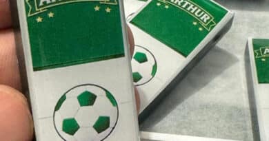 Dominó temático futebol personalizado com nome e cores, ideal como presente criativo para torcedores