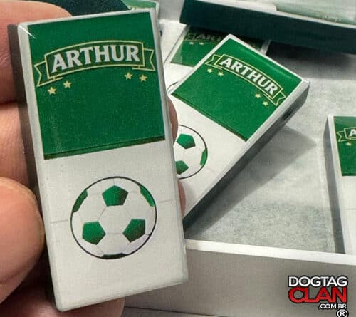 Dominó temático futebol personalizado com nome e cores, ideal como presente criativo para torcedores