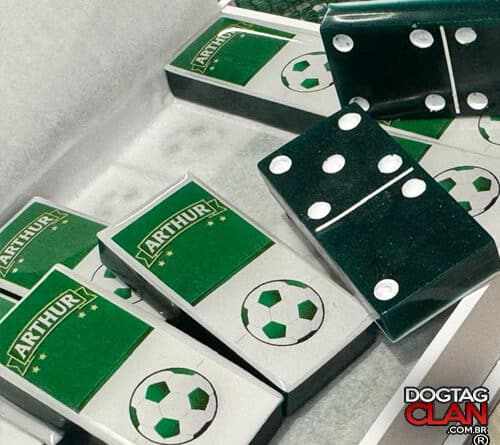 Dominó temático futebol personalizado nas cores verde e branco para presentear torcedores