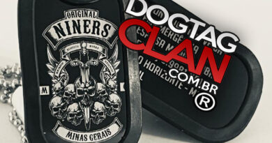 Dog tag personalizada para motoqueiros com gravação de nome, logo da equipe, tipo sanguíneo e contato de emergência, simbolizando irmandade, identidade e segurança na estrada.