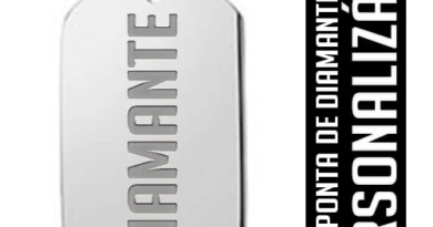 Dog tag personalizada com gravação ponta de diamante em aço inox 316L, placa grossa com dados e imagem gravados de forma permanente, modelo premium DogTagClan 2026