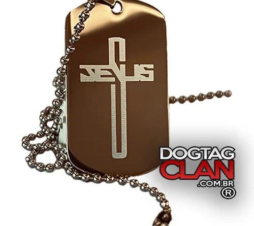 Dog tag personalizada em aço inox representando identidade, memória e identificação moderna em 2026