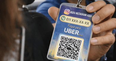 Crachá profissional com QR Code Pix para Uber personalizado com foto, nome, telefone e Instagram para pagamento rápido e identificação segura