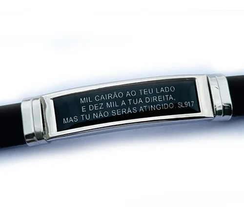 Pulseira personalizada em aço inox com nome, dados pessoais e QR Code para identificação e segurança no dia a dia