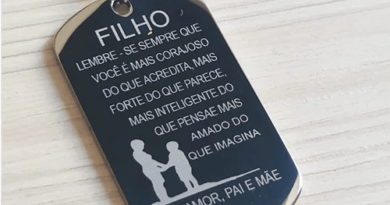 Plaqueta de mensagem personalizada em aço inox estilo dog tag com frase gravada para pai, mãe ou filho