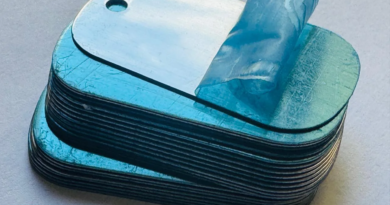 Placas Dog Tag para gravação em aço inox 304 sem gravação, ideais para personalização a laser e produção em lotes profissionais.