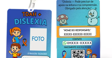 Crachá de identificação escolar infantil personalizado, indicado para crianças na volta às aulas, com nome, foto e dados de emergência para mais segurança na escola.