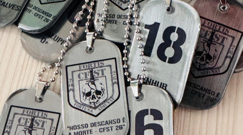 dog tag personalizada em São Paulo com entrega rápida gravação em aço inox com nome dados e corrente