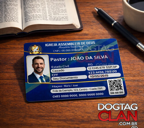 Credenciais de pastores organizadas para evento cristão com identificação ministerial em PVC
