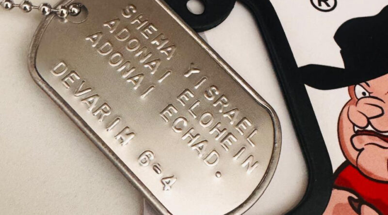 dog tag alto relevo vs laser comparação gravação militar em aço inox diferença entre relevo e gravação superficial
