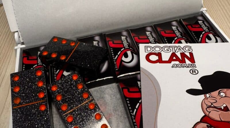 Dominó personalizado com foto em cada peça e caixa personalizada, feito em resina poliéster, ideal para presente exclusivo ou brinde corporativo