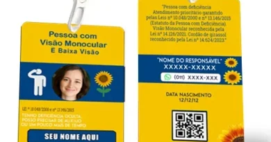 crachá baixa visão personalizado em pvc com foto dados e qr code identificação deficiência visual