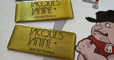 crachá com imã personalizado em aço inox fixação magnética não fura roupa identificação profissional elegante