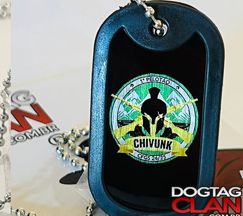 Dog tag personalizada em aço inox com gravação frente e verso, resistente e durável, ideal para identificação e presente