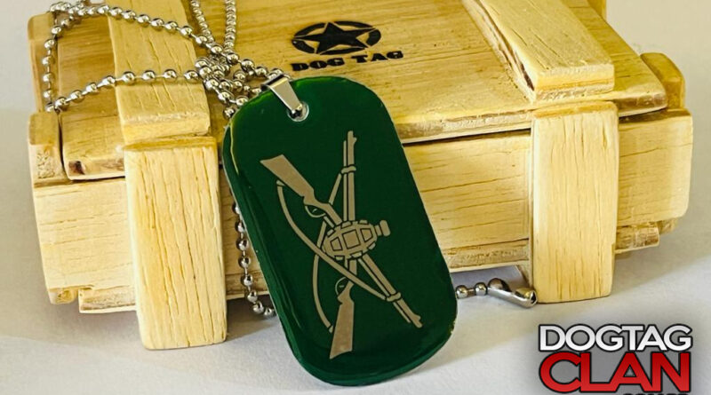Dog tag infantaria personalizada em aço inox com símbolo militar gravado e corrente de bolinha
