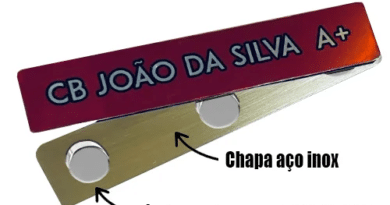 comparação tarjeta militar aço inox vs acrílico qual melhor plaqueta militar personalizada resistente uniforme profissional