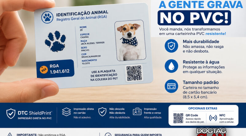 Cartão de identificação animal em PVC com QR Code sendo segurado na mão, exemplo de transformação de RGA digital em cartão resistente e durável