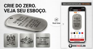 Simulador online da DogTagClan mostrando uma tela de celular criando uma dog tag personalizada do zero em tempo real ao lado de uma placa de aço inox física com gravação permanente.